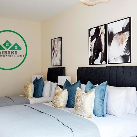 Aisiki Living At Alexandra Road, 2-Bedroom & 2-Bathroom With King Or Twin Beds And With Free Wi-Fi & Parking 沃特福德 外观 照片