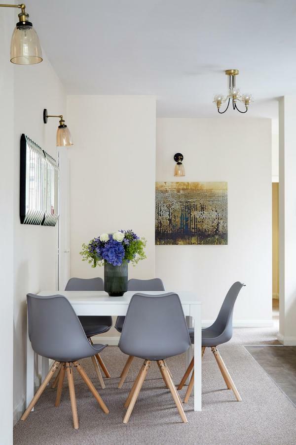 Aisiki Living At Alexandra Road, 2-Bedroom & 2-Bathroom With King Or Twin Beds And With Free Wi-Fi & Parking 沃特福德 外观 照片